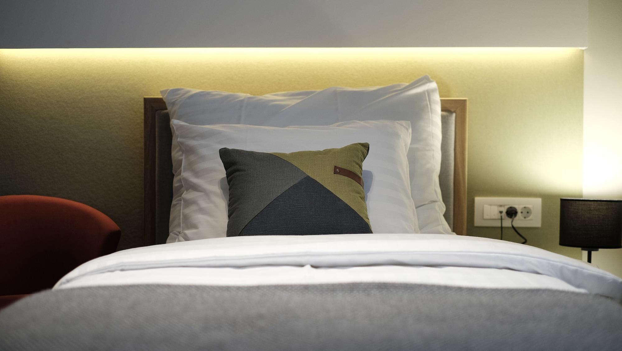 Livris Hotel Загреб Екстериор снимка