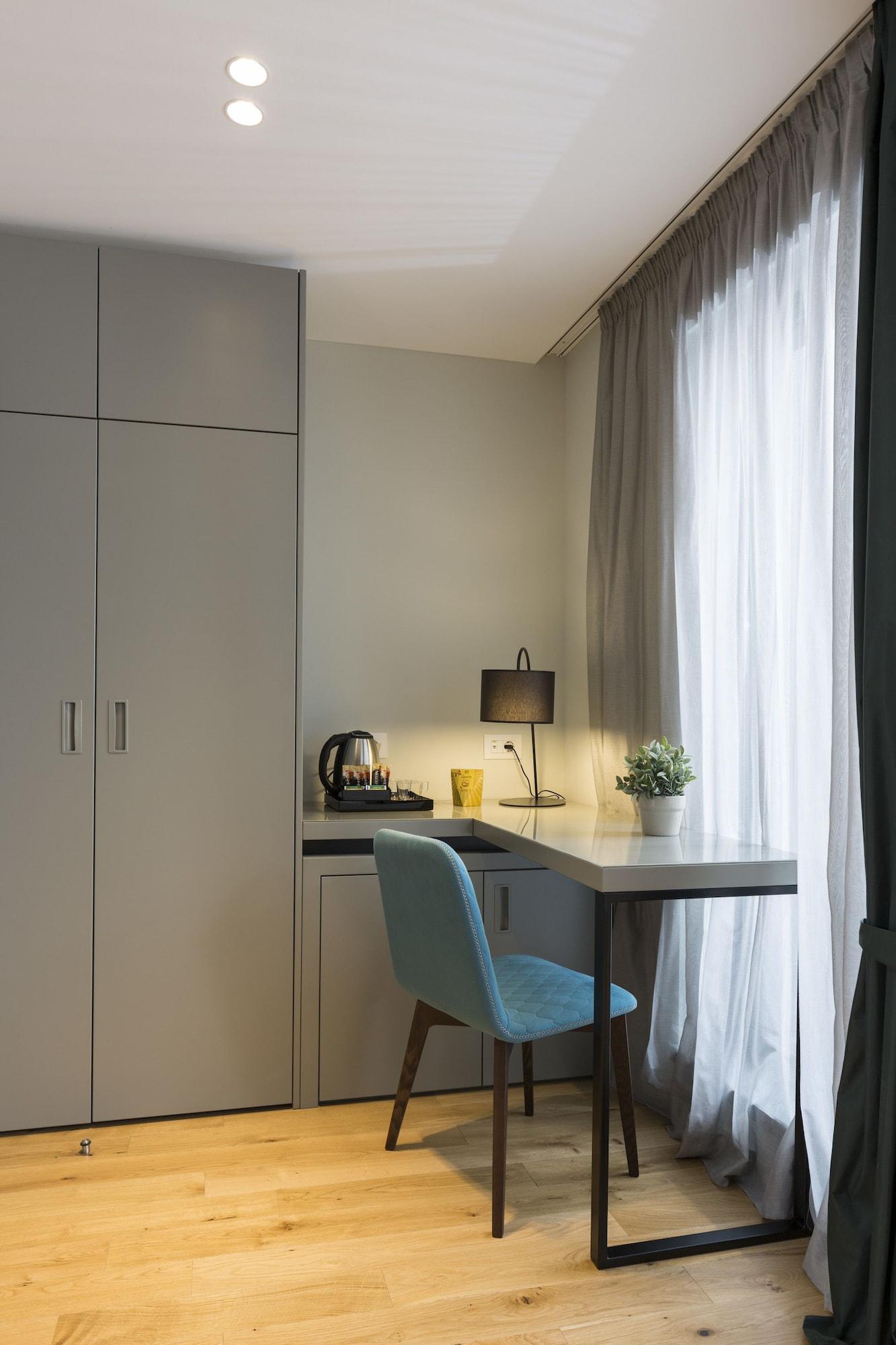 Livris Hotel Загреб Екстериор снимка