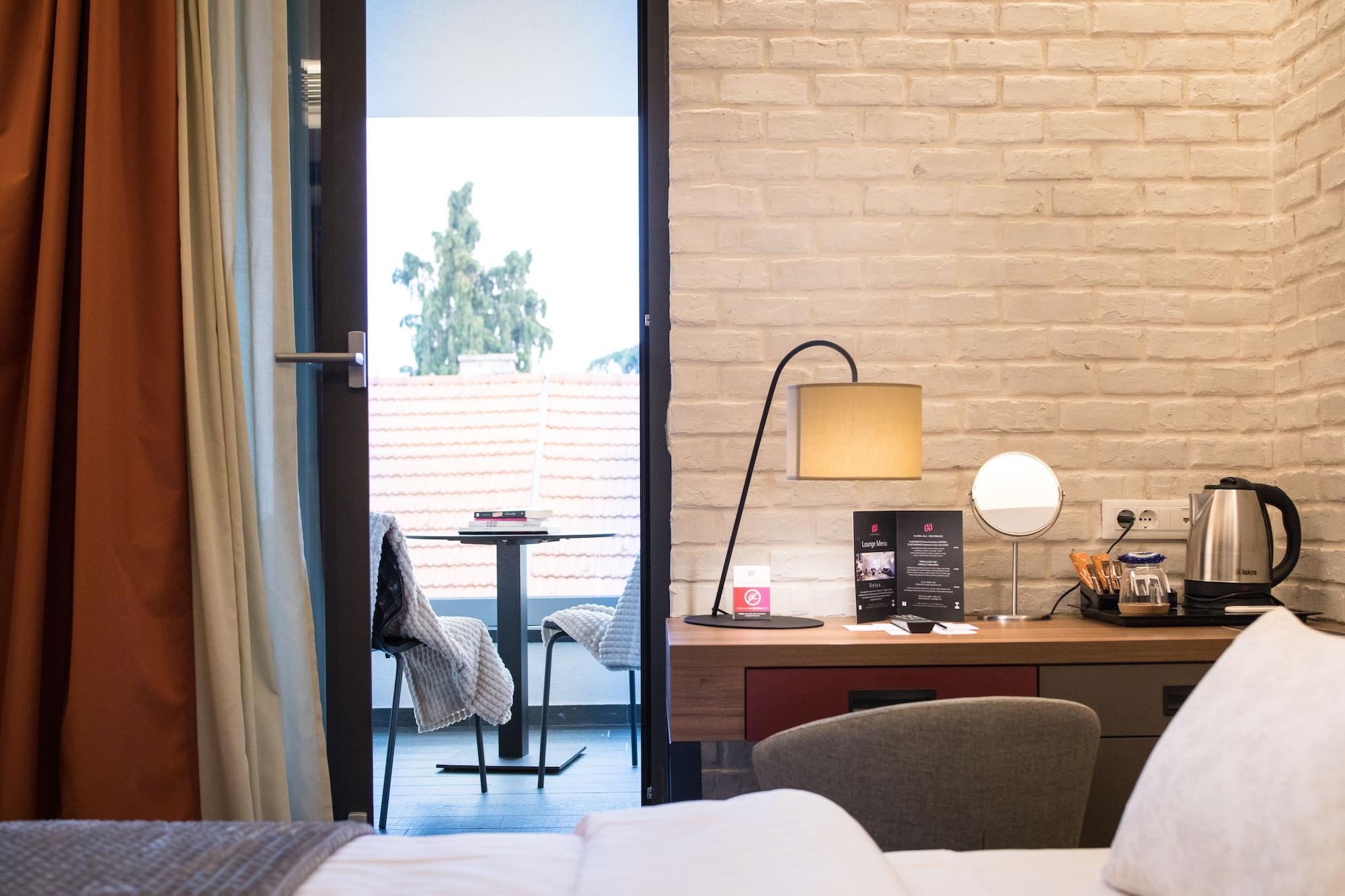 Livris Hotel Загреб Екстериор снимка