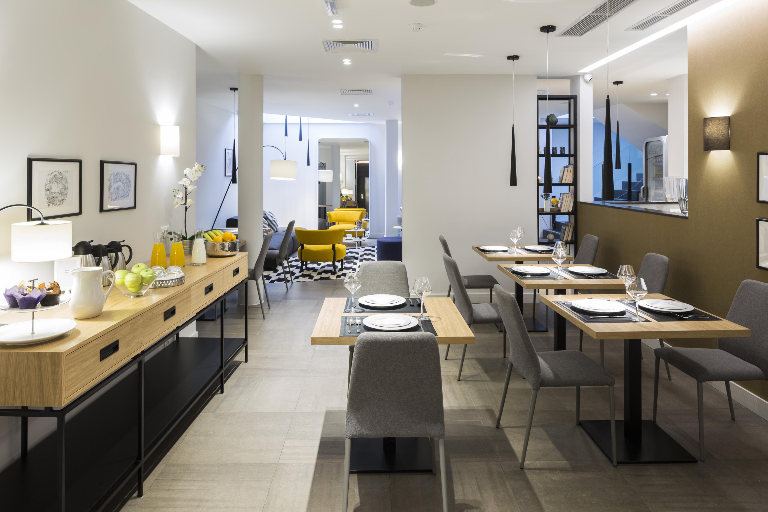 Livris Hotel Загреб Екстериор снимка