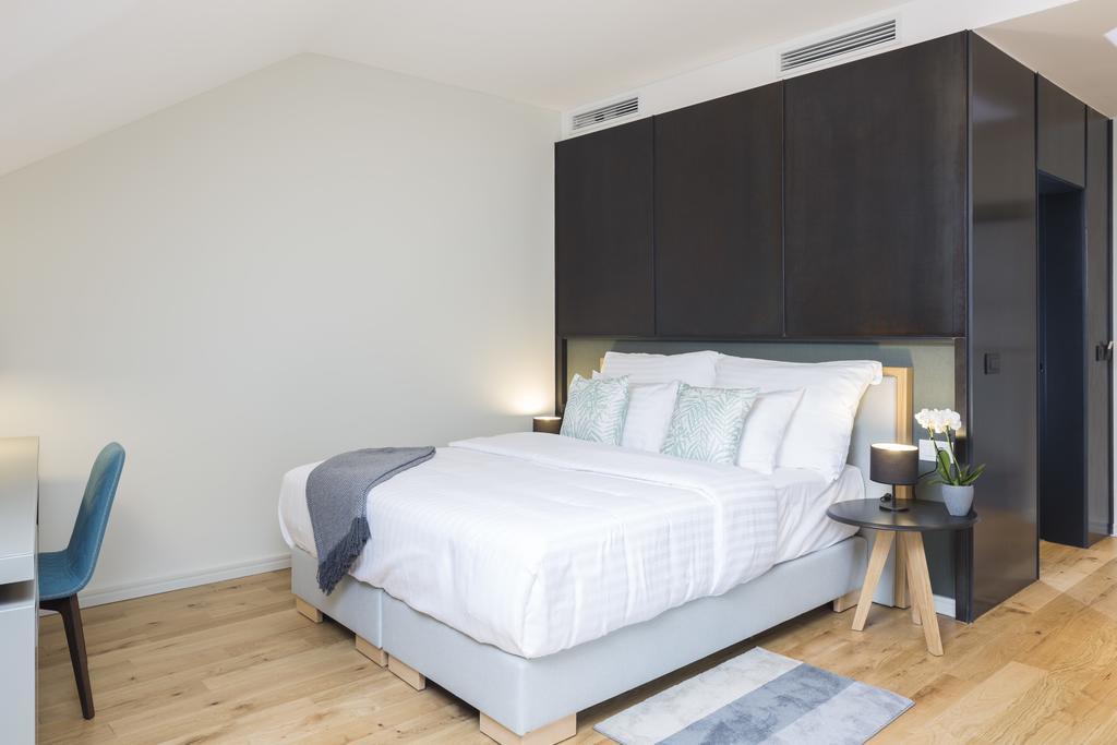 Livris Hotel Загреб Екстериор снимка