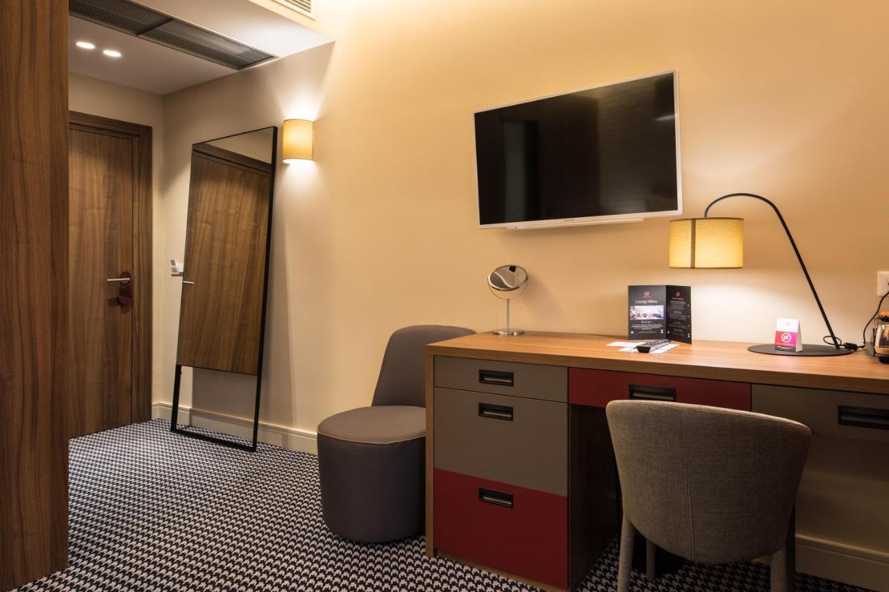 Livris Hotel Загреб Екстериор снимка