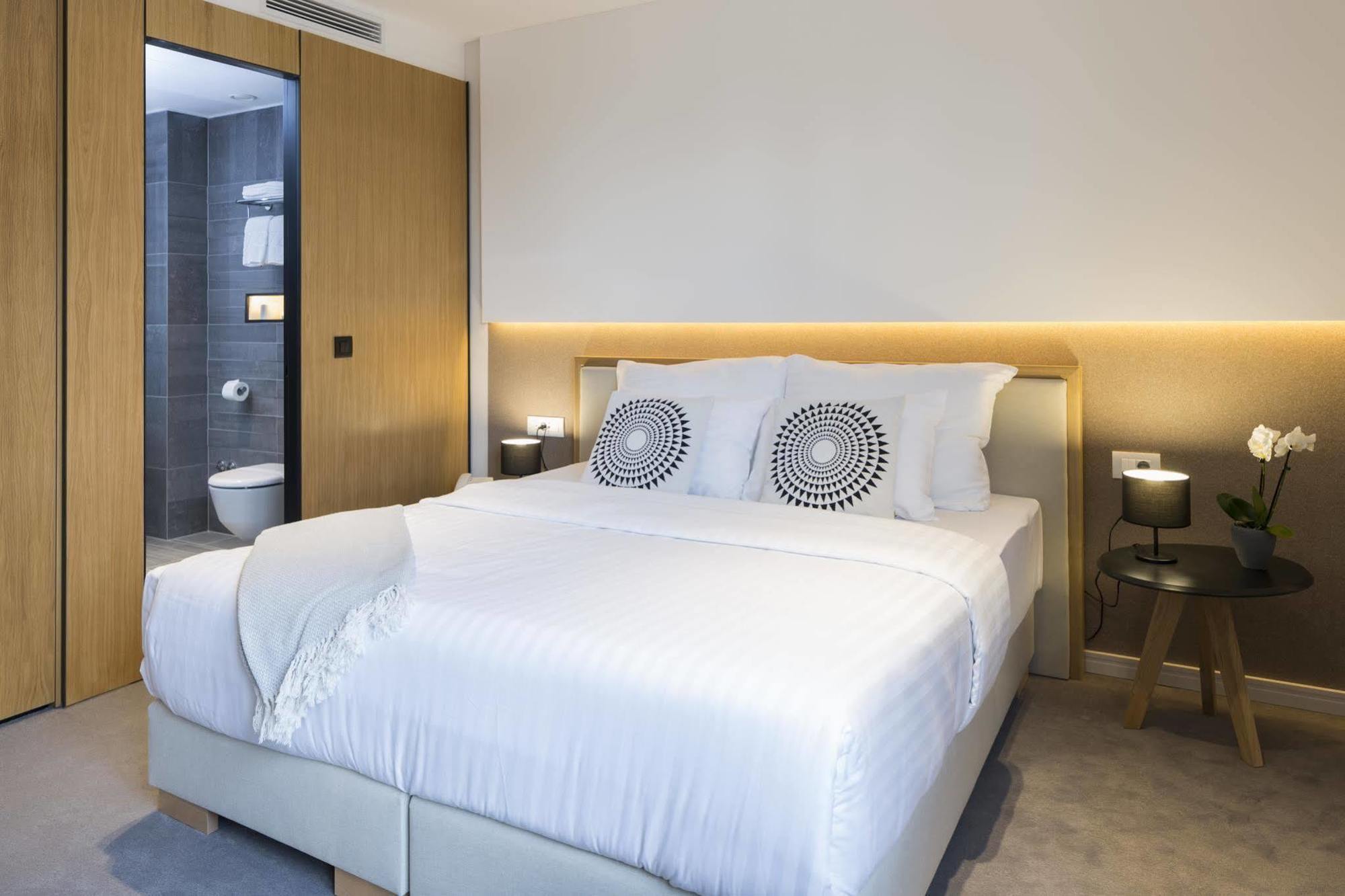 Livris Hotel Загреб Екстериор снимка
